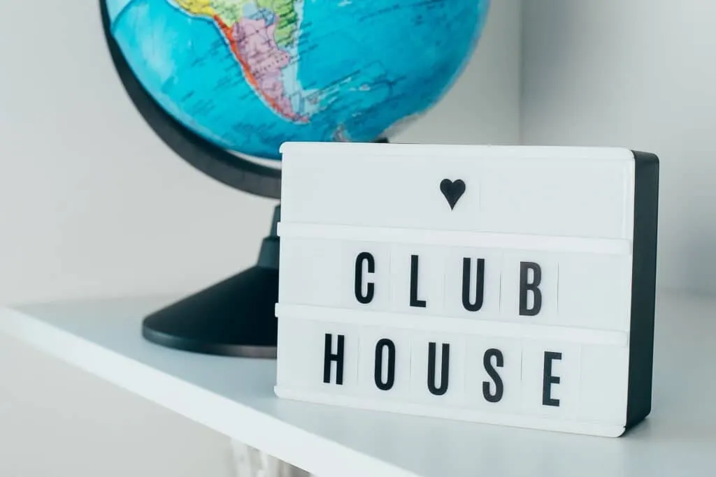 Guide complet d’utilisation de l’App Clubhouse: audience spécifique, apprends à l’utiliser