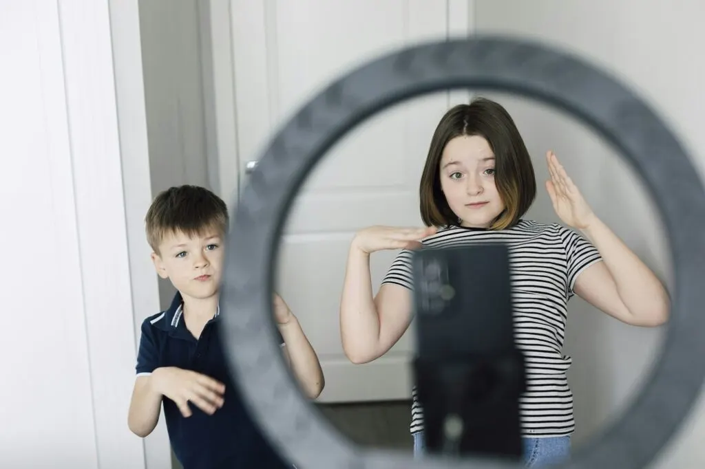 Conseils éprouvés pour augmenter l’engagement sur TikTok: 8 astuces. Target audience: utilisateurs de TikTok.