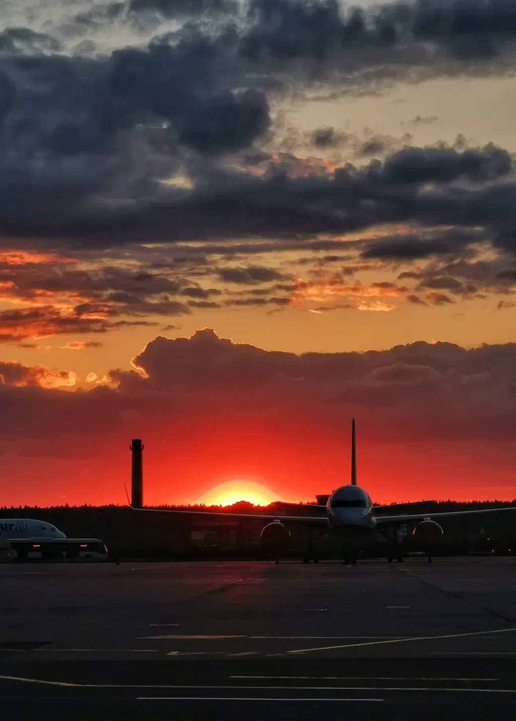 découvrez le monde fascinant de l'aéronautique, une industrie en pleine expansion qui allie technologie de pointe, innovations et passion pour le vol. explorez les avancées en matière d'ingénierie aérienne, de conception d'avions et de systèmes aérospatiaux.