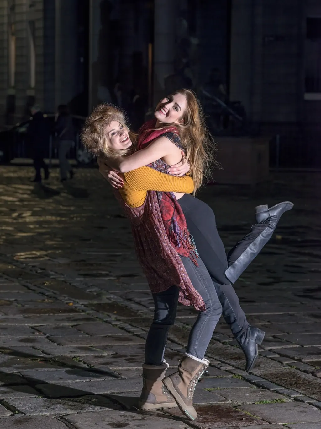 découvrez le duo féminin qui révolutionne la scène musicale. leur harmonie captivante et leurs performances électrisantes vous transporteront dans un univers d'émotions et de mélodies inoubliables. ne manquez pas leur prochain concert et plongez dans l'univers de la créativité féminine.