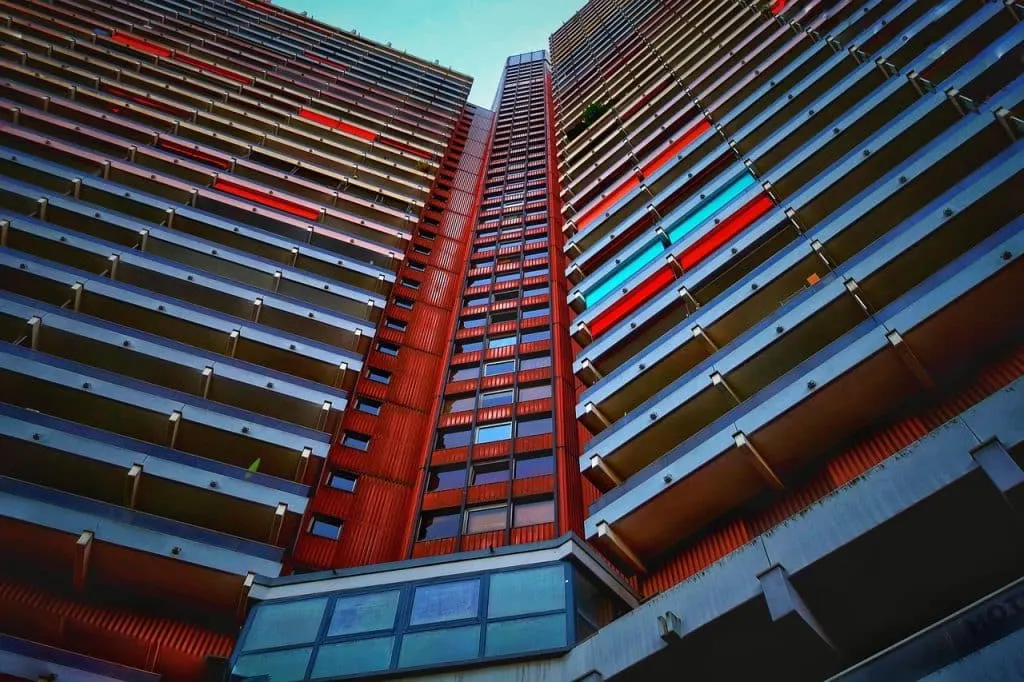 découvrez nos balcons préfabriqués, alliant design moderne et installation rapide. parfaits pour embellir vos espaces extérieurs, ils offrent durabilité et esthétisme sans compromis. transformez votre habitat avec nos solutions personnalisables et de qualité supérieure.
