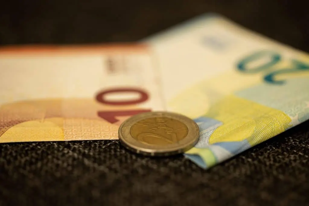 découvrez comment la réduction de salaire peut impacter votre budget et vos finances personnelles. apprenez des stratégies pour gérer cette situation délicate tout en préservant votre bien-être financier.