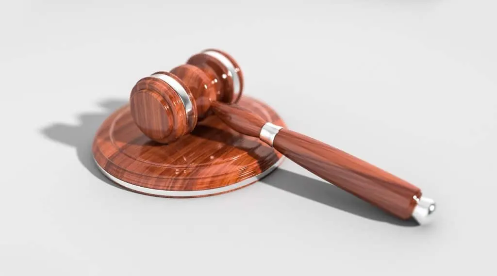 découvrez le système juridique américain, ses fondements, ses principes et ses implications. explorez les droits et responsabilités garantis par la constitution, ainsi que les différentes branches du droit aux états-unis.