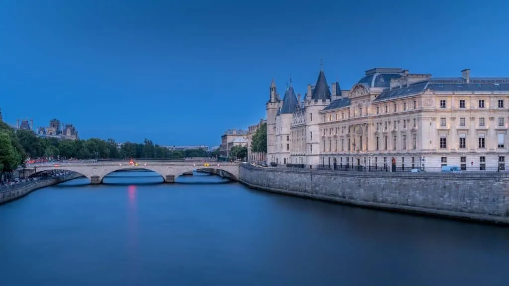 découvrez notre service de conciergerie personnalisé, offrant une assistance sur mesure pour simplifier votre quotidien. que ce soit pour des tâches ménagères, la réservation de voyages ou des services d'urgence, notre équipe dévouée est là pour vous aider à chaque instant. profitez d'une vie sans stress grâce à notre expertise en conciergerie.