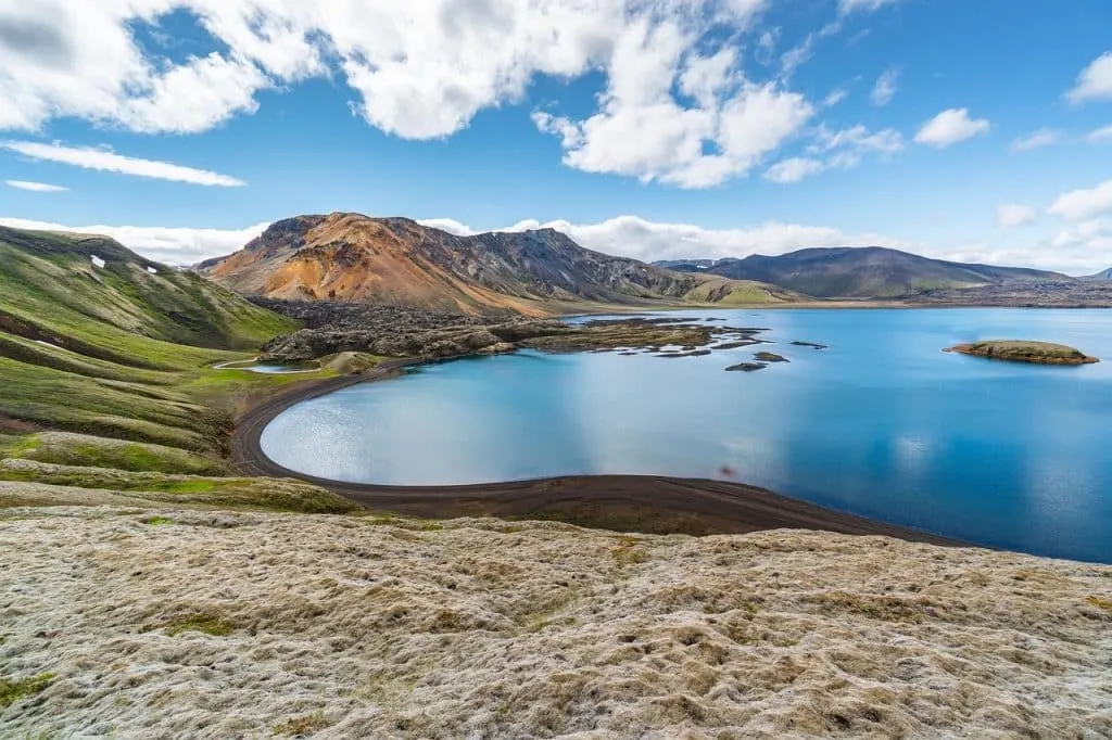 découvrez l'énergie géothermique, une source renouvelable et durable qui utilise la chaleur de la terre pour produire de l'électricité et chauffer des bâtiments. explorez ses avantages écologiques et économiques pour un futur énergétique responsable.