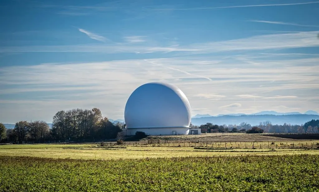 découvrez l'univers des radomes : structures techniques essentielles pour protéger les antennes de communication. apprenez comment ces dispositifs innovants garantissent une performance optimale dans divers environnements, tout en assurant la fiabilité des transmissions. explorez les différents types de radomes et leur importance dans les technologies modernes.