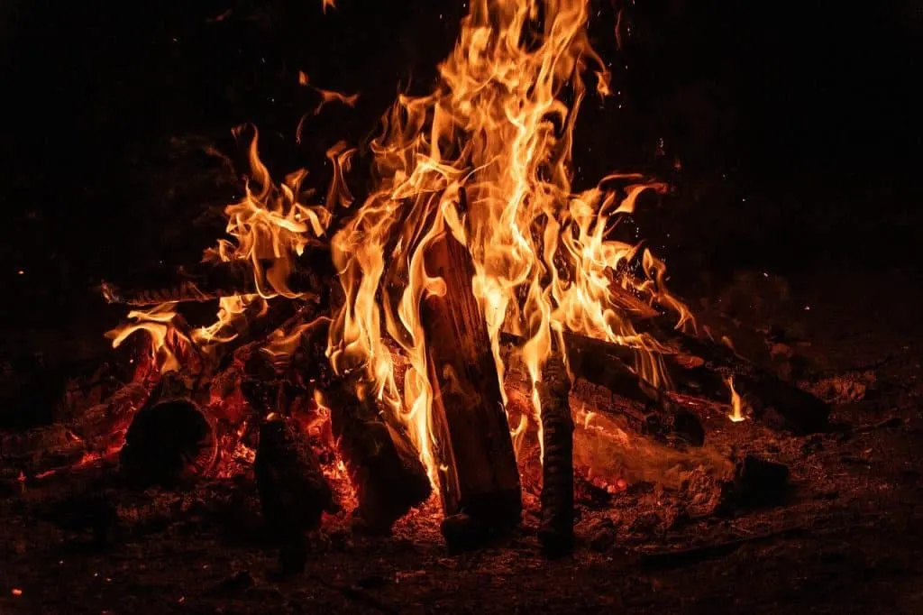 découvrez l'univers fascinant du feu : ses mystères, ses dangers et son utilisation à travers l'histoire. apprenez comment maîtriser le feu, ses applications dans la cuisine, l'art et l'industrie, tout en respectant la sécurité et l'environnement.
