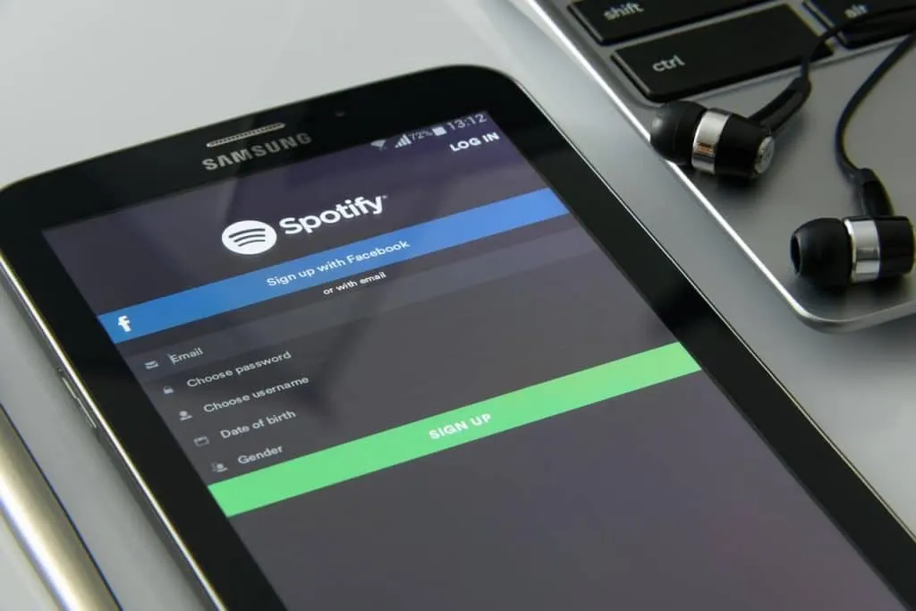 découvrez spotify, la plateforme de streaming musical qui vous permet d'écouter des millions de chansons, de créer des playlists et de partager vos découvertes musicales avec vos amis. profitez d'un accès illimité à votre musique préférée, où que vous soyez.