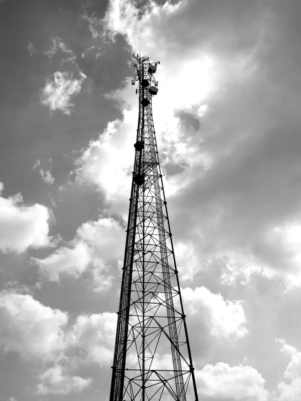 découvrez les solutions avancées d'infrastructure télécom pour optimiser votre connectivité. nos services garantissent une transmission de données fiable et rapide, ainsi qu'une évolutivité adaptée aux besoins de votre entreprise.
