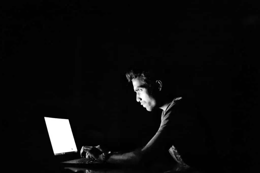 découvrez les enjeux essentiels de la cybersécurité, les meilleures pratiques pour protéger vos données et les dernières tendances pour sécuriser efficacement vos systèmes informatiques.