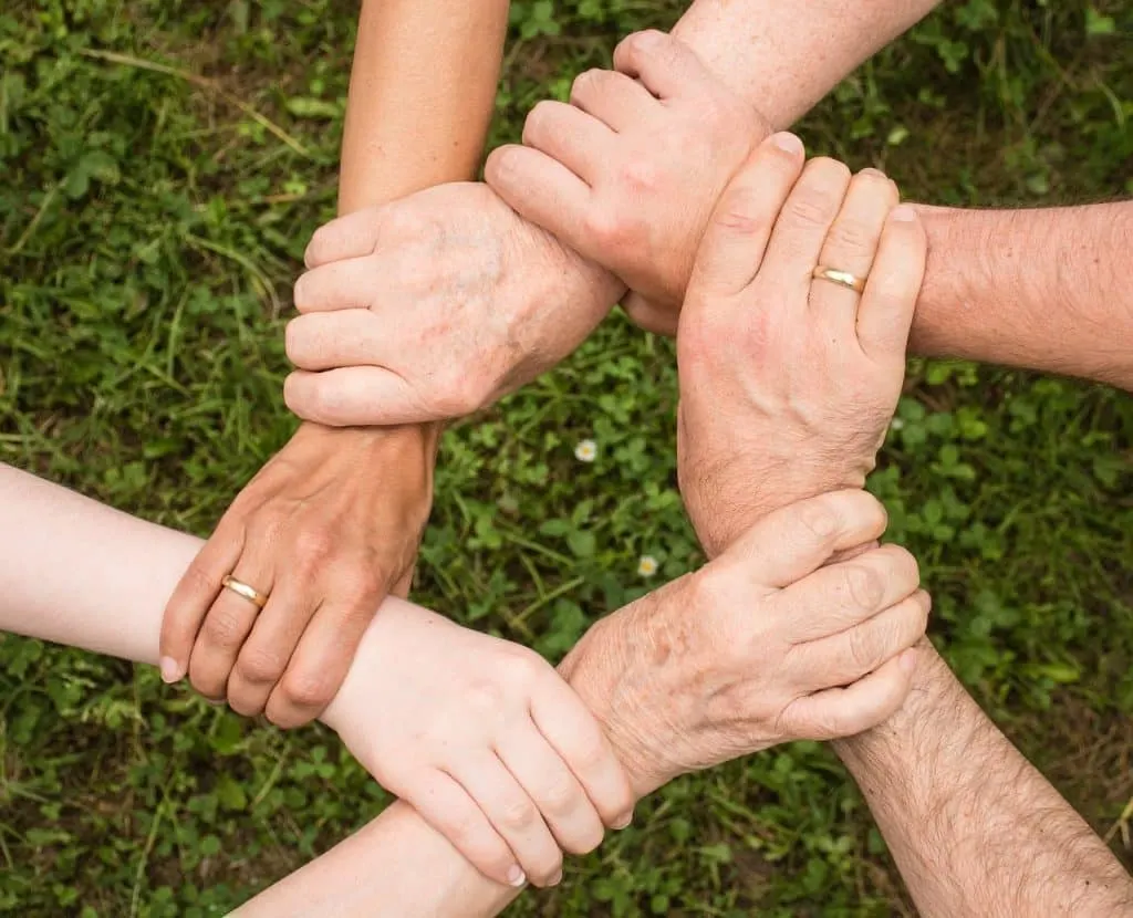 découvrez l'importance de la collaboration en entreprise, ses avantages, et comment instaurer une culture collaborative pour booster la productivité et l'innovation au sein de votre équipe.