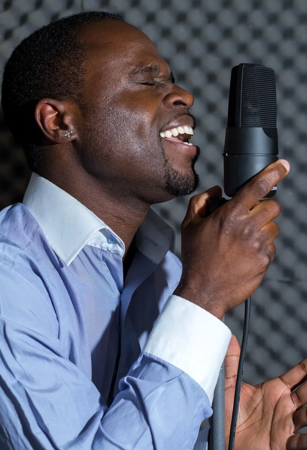 découvrez tout ce qu’il faut savoir sur la voix : son fonctionnement, son importance dans la communication, ainsi que des conseils pour l’améliorer et la préserver au quotidien.
