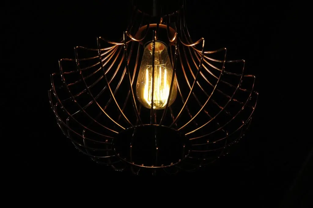découvrez notre collection unique de lampes faites à la main, alliant artisanat traditionnel et design élégant pour illuminer votre intérieur avec charme et authenticité.