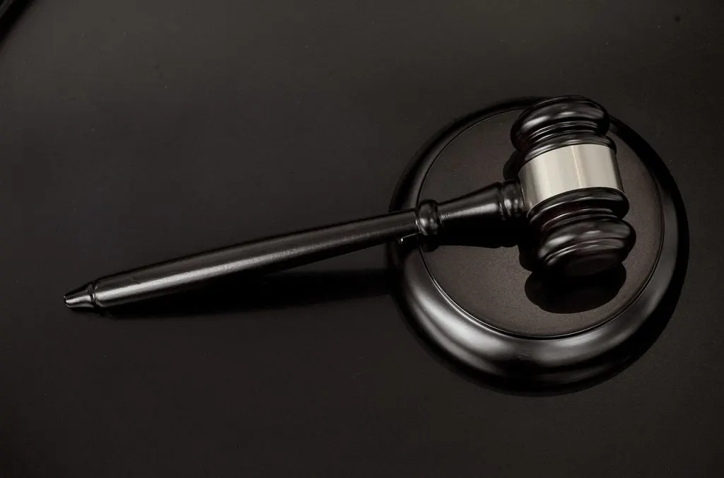 découvrez tout ce qu'il faut savoir sur les poursuites judiciaires, leurs procédures, droits et conseils pour agir efficacement en cas de litige.