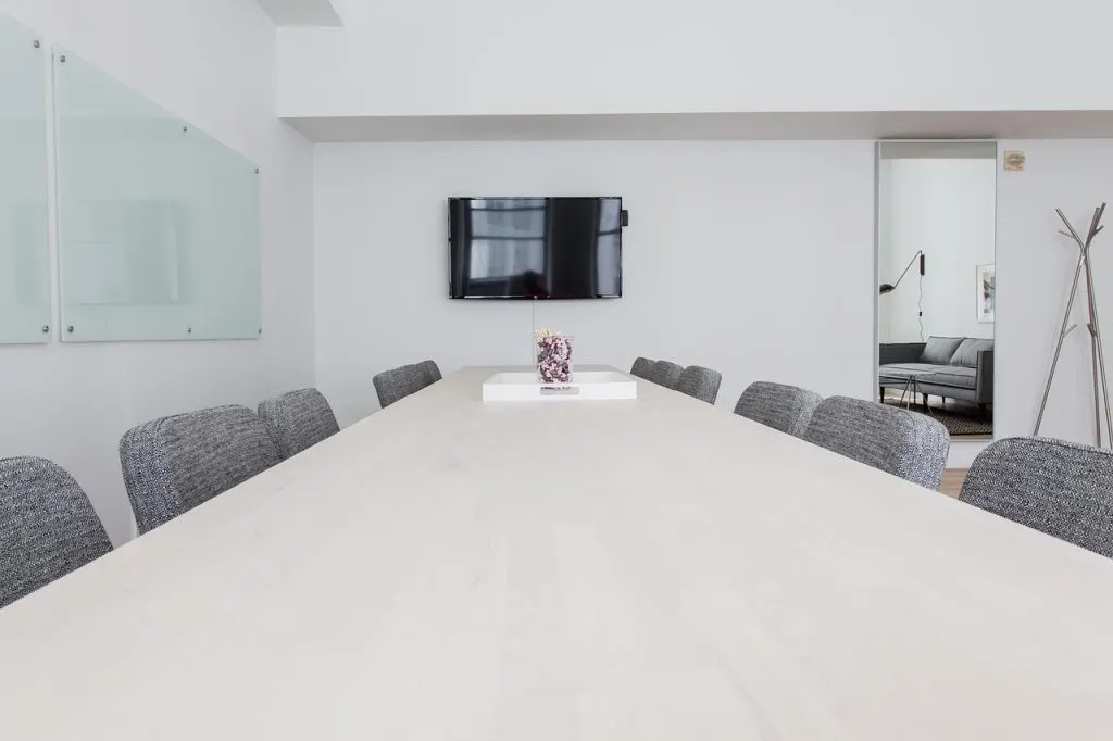 découvrez notre gamme de mobilier de bureau alliant confort et design pour optimiser votre espace de travail.