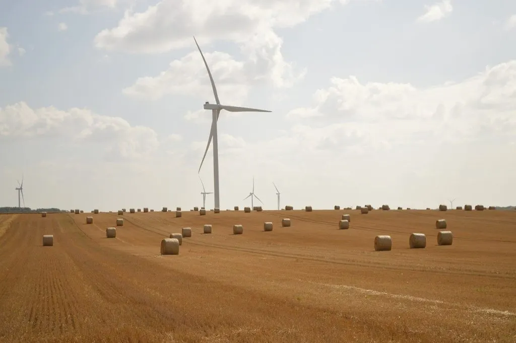 découvrez tout sur les éoliennes : fonctionnement, avantages et impact environnemental des turbines à vent pour une énergie renouvelable et durable.