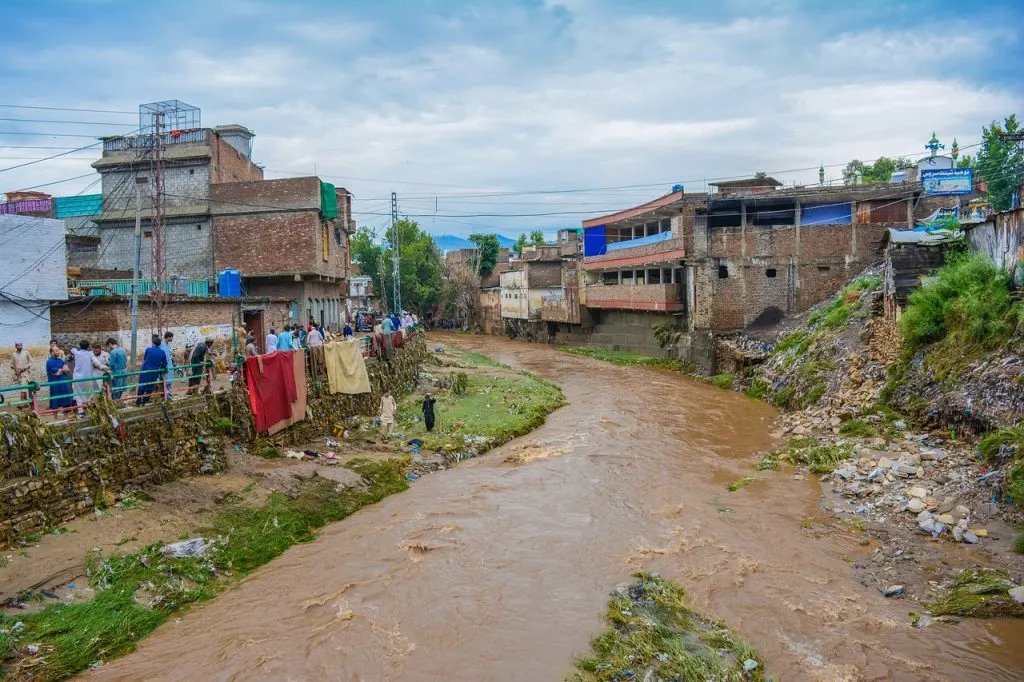 informations essentielles et conseils pratiques pour comprendre, prévenir et gérer les inondations.