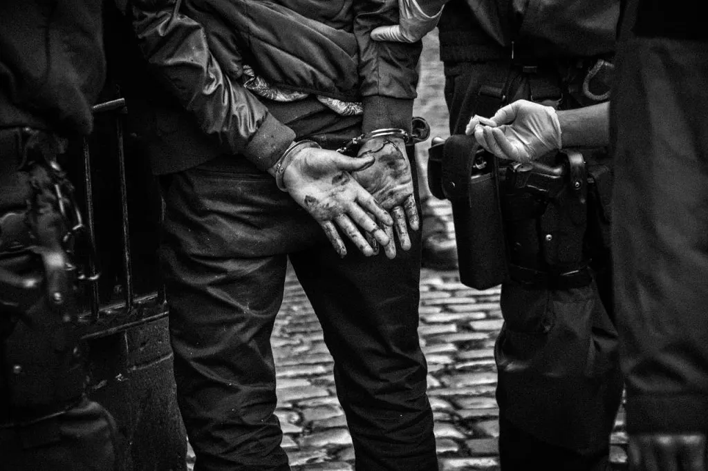 informations et actualités sur les arrestations récentes, comprenant des détails sur les affaires en cours et les interventions des forces de l'ordre.