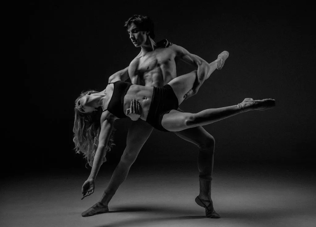 découvrez l'univers vibrant de la danse : styles, techniques, bienfaits et événements pour tous les passionnés.