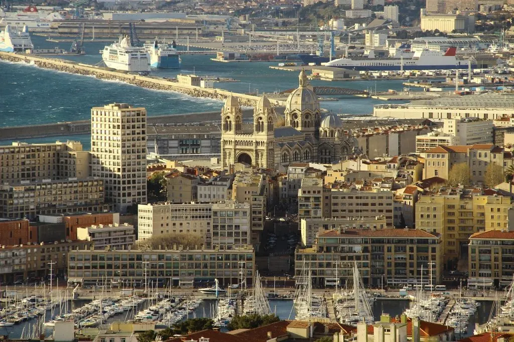 incendie majeur : informations clés, causes possibles, impact et mesures de sécurité à connaître.