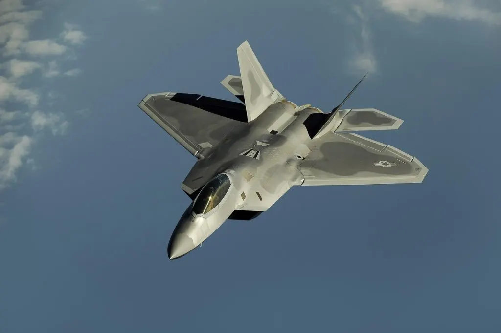 découvrez le chasseur de sixième génération, une avancée technologique révolutionnaire offrant des performances supérieures, une furtivité améliorée et des capacités de combat avancées pour l'aviation militaire moderne.
