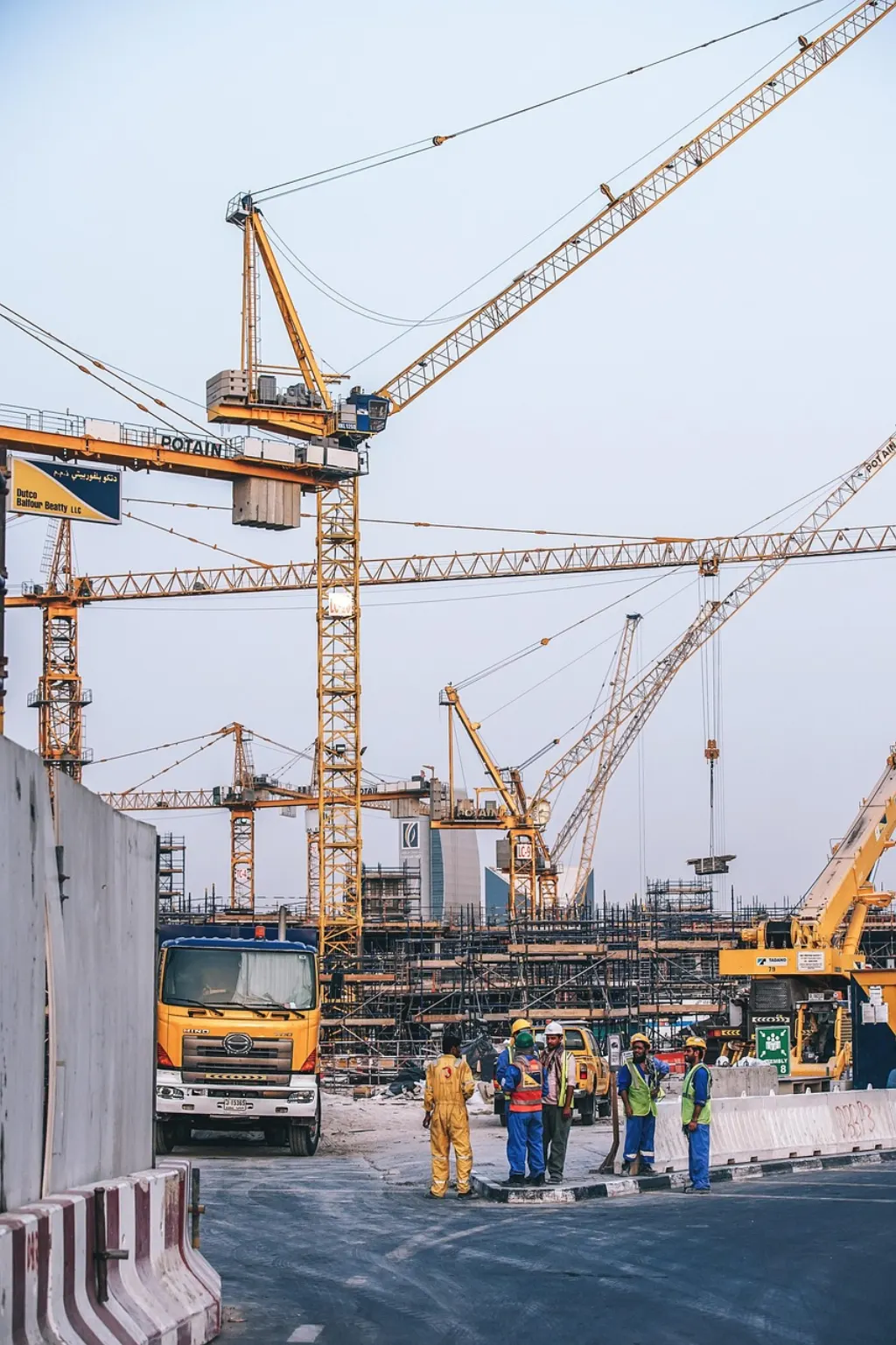 découvrez nos services professionnels de construction pour tous vos projets, qu'ils soient résidentiels, commerciaux ou industriels. qualité, expertise et fiabilité au rendez-vous.