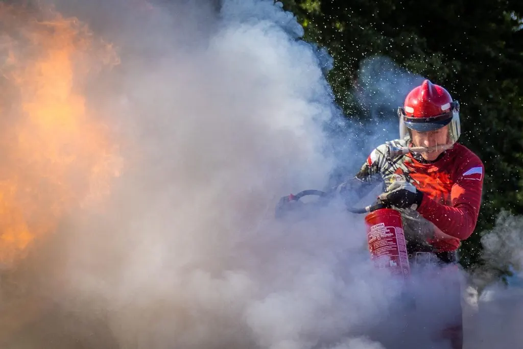 découvrez le rôle essentiel des pompiers dans la protection et le sauvetage des vies face aux incendies et autres situations d’urgence.